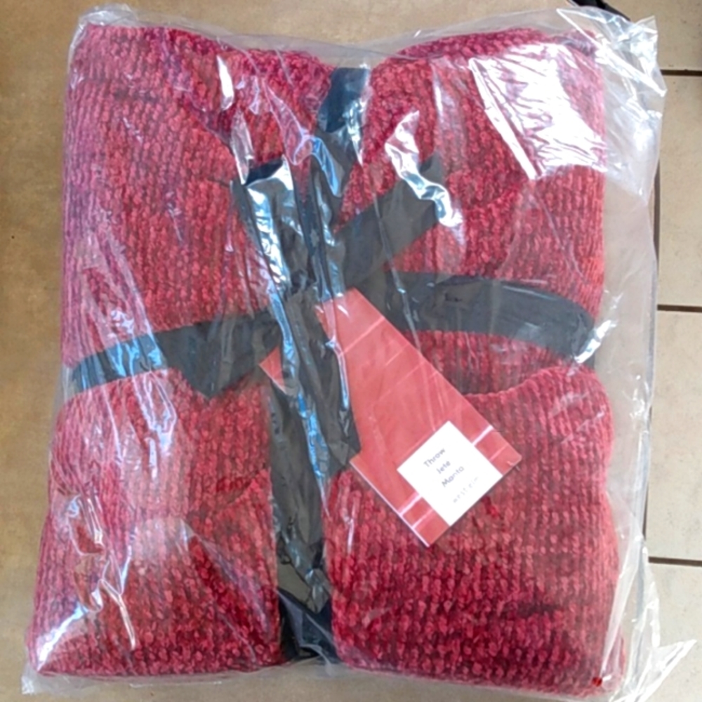NEW UNUSED Luxe Chenille Throw from West Elm